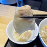 超純水採麺 天国屋 - 真ん中に薔薇の花の様に盛られたレアチャーシュー