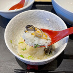 超純水採麺 天国屋 - 牡蠣たっぷり丼に牡蠣ラーメンのスープを掛けてお茶漬け風に