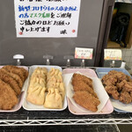 味 - 冷蔵庫の脇にお惣菜が並んでいました♪