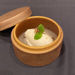 竜吟虎嘯 - 梨のピューレと大内山牛乳のアイス