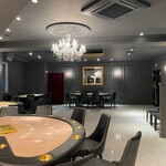 CASINO BLOW 西中洲 - 内観写真:店内には大きなシャンデリア☆