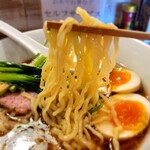 空の青とひまわり畑 - 　麺リフト　地鶏醤油ラーメン　味付け玉子