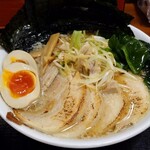 煮干し中華そば・つけ麺 海猫 - 醤油ラーメンチャーシュー味玉海苔追加