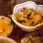 Okaniwa - 定食の一品と果物