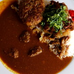 カレーハウスエル - 和牛すじ焼きカレー＋ハンバーグ