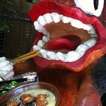 古酒と沖縄料理 島唄楽園 - ソーキそばがおいシーサー