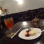 cafe de leger - 自家製レアチーズケーキ、アイスティー（レモン）