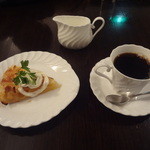 cafe de leger - 自家製アップルパイ、コーヒー