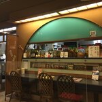 Iru Tei Ooishi - 店内はカウンターと小上がり
                        
                        カウンターはサテンのような雰囲気も。
                        諏訪湖周辺でホテルも多いから、夜飲みに出る客も多いんだろうな。
                        
                        
                        
