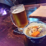 Sasuraibito - お通しのモツ煮込み＆ビール