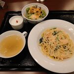 ラウンジ千代田 - 週替わりパスタ（サーモンとホウレン草のクリームソース） 税込1000円