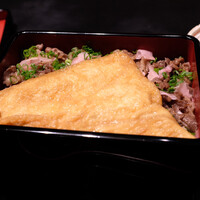 きつね - お揚げの乗ったすき焼き重