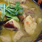 小さなタイ食堂 トコ - 道産鶏モモ肉とさつまいも、栗カボチャマッサマンカレー1300円税込