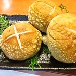 肉厚香菇1个400日元~