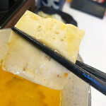 吉野家 - 豆腐は絹豆腐が一切れ。もう2切れほど欲しいところ。