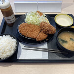 Matsunoya - ロースカツ&黒×黒メンチかつ定食
