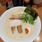 ヒキュウ - 鶏白湯魚介濃縮ラーメン８５０円