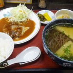 花子そば・うどん - ハンバーグ定食にきつねトッピング