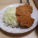 とんかつ燕楽 - ロースかつと千切りキャベツ