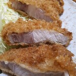 とんかつ燕楽 - ロースかつ(断面)