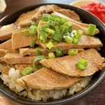 麺's 食事処 神藤 - チャーシュー丼ミニ　ご飯だっぶり