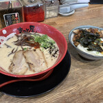 Ramen Makotoya - ランチ: 牛じゃん＋焼豚丼 ¥1,000