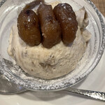 ホットケーキ つるばみ舎 - 400円もするトッピング！マロンシャンティ！たっぷりの生クリームにマロングラッセ！最高！アイスのようにこれだけスプーンで食べるよ。ぽこぽことマロンはあんまり甘くないけど、マロンクリームがすごく栗。甘。