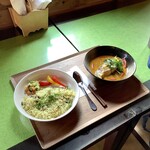 スプーンソング - フィッシュ(マダイ)カレー＋きのこのプラオライス 1,600円