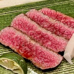 Takamura - 脂は少なく繊維質で噛めば噛むほど肉汁が溢れ出てきます