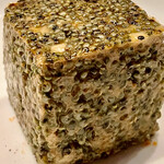 f - 海老とチョコレートを混ぜてとんぶりをまぶしてあります