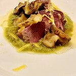 f - バルベリー鴨ロースとサザエのソテー　エンネーゼソース和えです