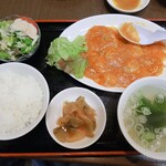 丸宝食堂 - エビチリ定食