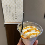 門藤 - 生クリームわらび餅。黒蜜と抹茶のソースが選べます