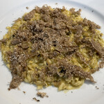 A e B - 手掴みモクズガニのリゾットにハンガリー産サマートリュフ