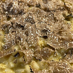 A e B - 手掴みモクズガニのリゾットにハンガリー産サマートリュフ