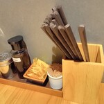 豚そば 月や - 店内