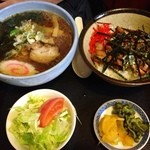 田吾作 - 鳥焼肉丼セット（鳥焼肉丼・らーめん・サラダ・漬物）：９５０円
