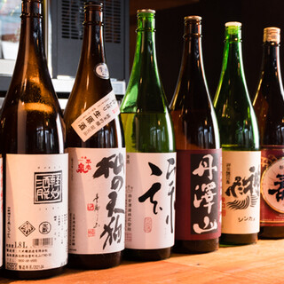 利き酒師の店主が厳選した豊富な日本酒をご用意しております