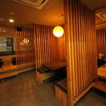 ソウル本家 - ４F　掘りごたつ席　最大で４０名様のご宴会が可能です。大画面モニターあり