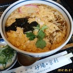 Sunaba - 玉子とじそば（800円）。丼が大きくてボリューム感があり。レンゲでトロリの卵と汁をすくって食べてみると、これは美味い。蕎麦はザラッとした感触で、のど越しがよく、海苔と合わせて食べると花巻のような風味。