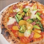 薪窯Pizza ピッチュ - ナポリサラミと旬野菜のカラブレーゼ