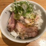 麺屋 虜 - レアチャーシュー丼 ¥330