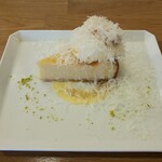 ハナツムリ - メープル香るグラナパダーノのチーズケーキ