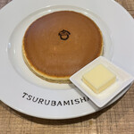 ホットケーキ つるばみ舎 - キタ！いい香り！！どんぐりの焼印！！バター！