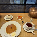 ホットケーキ つるばみ舎 - ホットケーキ　1枚　ドリンク付き　800円
      （紅茶　アッサム）
      ポークウィンナー　250円
      マロンシャンティ　400円
      支払い合計金額　1450円