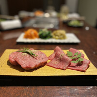 黒毛和牛焼肉 虎斑 北新地店 - 