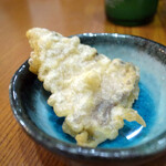 Yamani - お通しは魚の天ぷら。でも、なんの魚か分からない。
