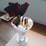 ビュー カフェ オタル アールファイブ ユアータイム - ガトーショコラパフェ