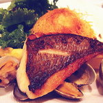 メゾン ドゥ アッシュ - 真鯛のポアレと帆立のカダイフ仕上げ