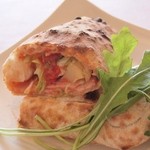 薪窯Pizza ピッチュ - 夜メニュー　本日の魚介と季節野菜のカルツォーネ